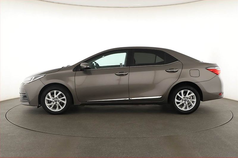 Toyota Corolla (2017) 1.6 Valvematic, Serv.kniha - fotka 3 z 17