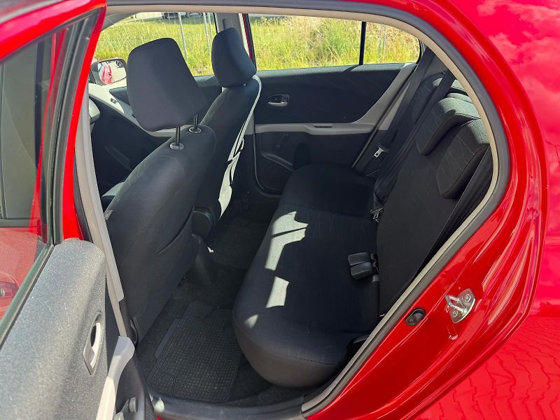 Toyota Yaris 1.3 VVT-i 64kW - fotka 22 z 26