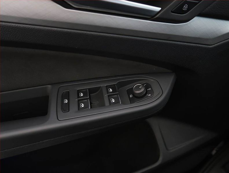 Volkswagen Golf (2023) Life 2.0 TDI, Automat - fotka 22 z 23