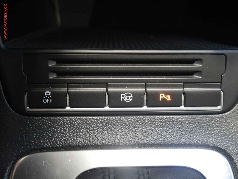 Volkswagen Tiguan (2011) 2.0TDi 4x4, ČR, Klima - fotka 17 z 22