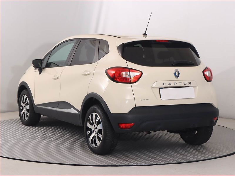 Renault Captur (2017) 0.9 TCe, Serv.kniha, Navi - fotka 4 z 19