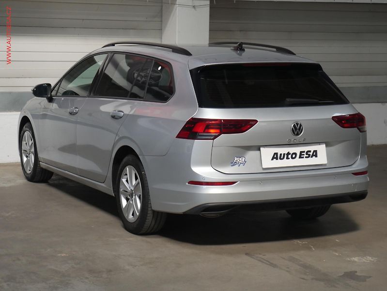 Volkswagen Golf (2021) 1.5 TSi, 2.maj,ČR, LED, park - fotka 4 z 20
