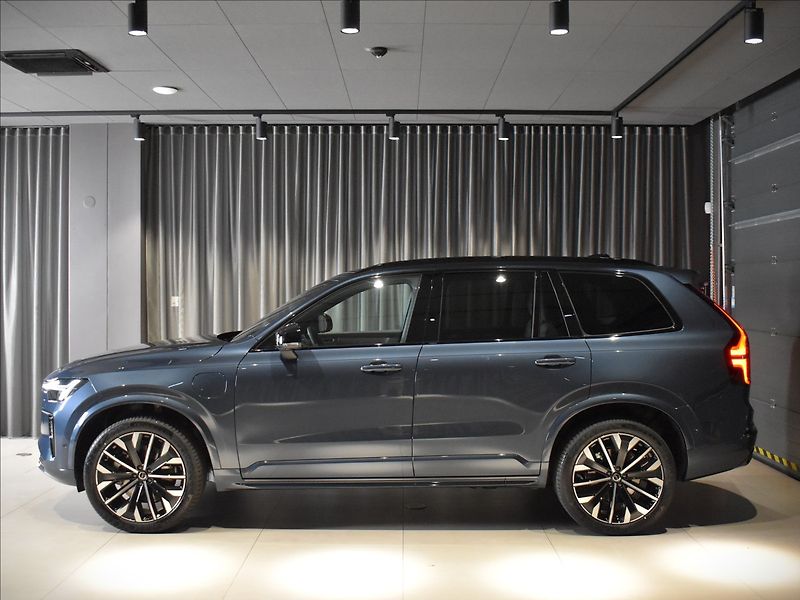 Volvo XC90 (2026) 2,0 T8  Ultra Dark - fotka 2 z 40