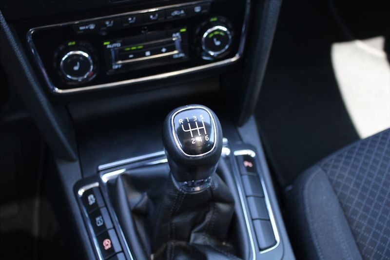Škoda Superb 2,0 TDI  ELEGANCE,ROZVODY - fotka 22 z 33