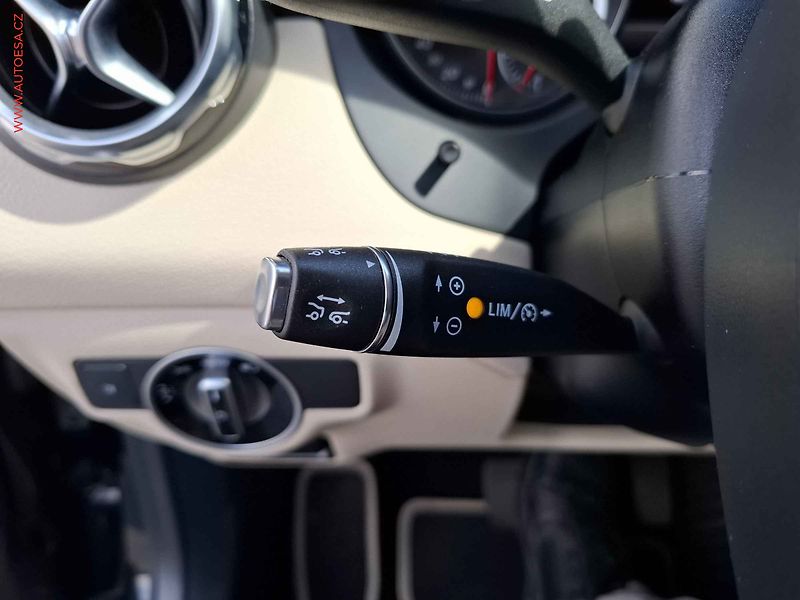 Mercedes-Benz GLA (2018) 2.0i 4Mat, ČR, AT, ACC, LED - fotka 23 z 26