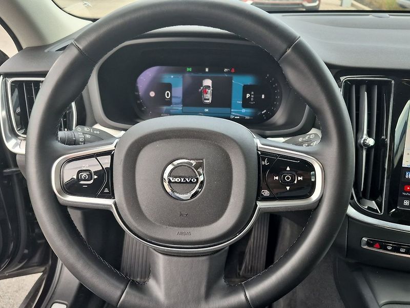 Volvo V60 B4 benzin Plus Dark DCT - fotka 13 z 26