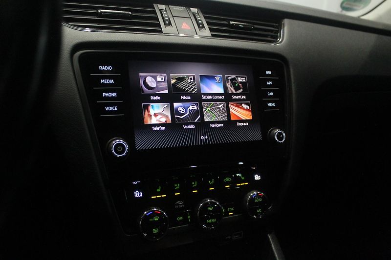Škoda Octavia (2019) 1.5 TSI 110kW Style LED 2019 - fotka 15 z 19