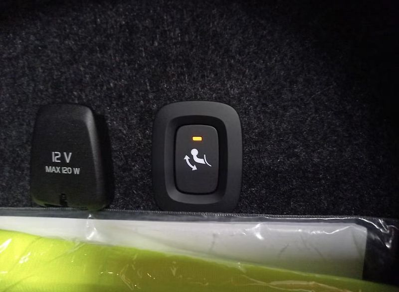 Volvo S60 Recharge T6 AWD 360k Taž Pano - fotka 7 z 15