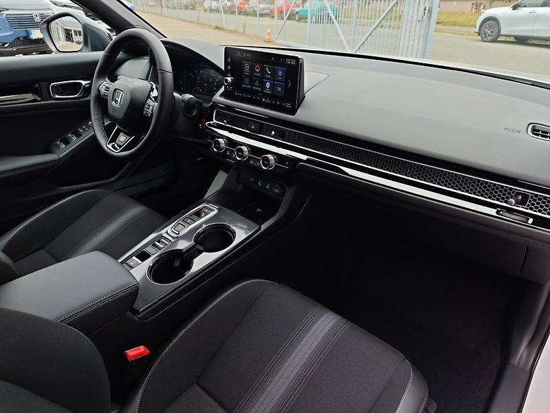Honda Civic (2026) 2.0 e:HEV SPORT SKLADEM - fotka 8 z 37