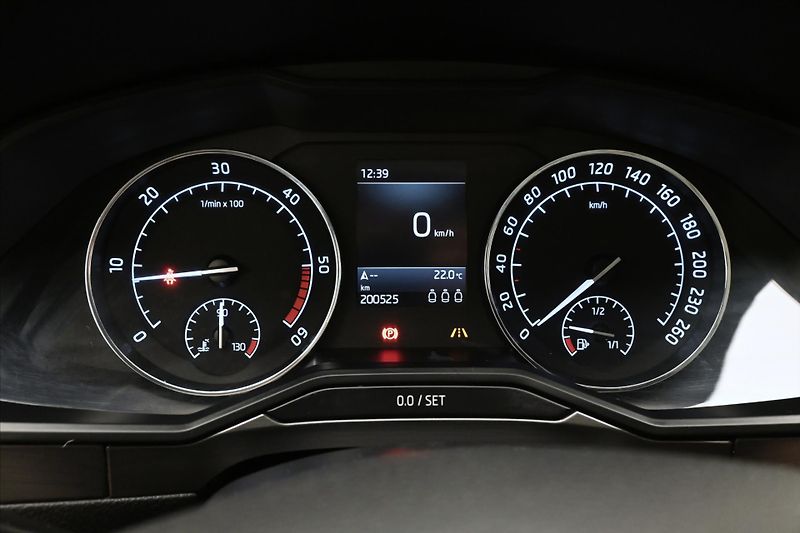 Škoda Superb 2,0 TDI 110 kW 4x4 Style Panor - fotka 16 z 32