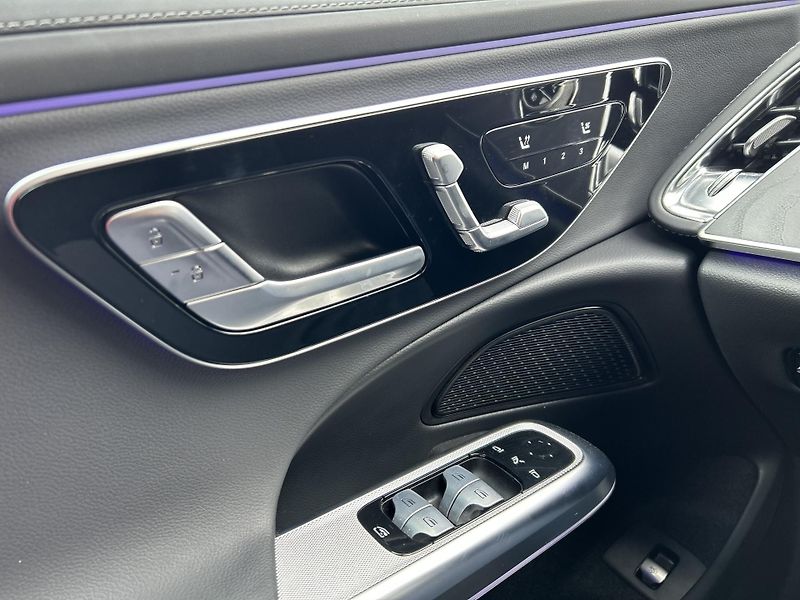 Mercedes-Benz Třídy E E 220d 4Matic AMG - fotka 15 z 28