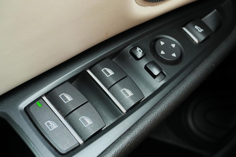 BMW X6 M50d, ČR, Tažné, Ventilace,H/K - fotka 31 z 42
