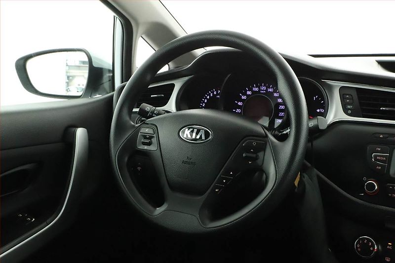 Kia Ceed (2016) 1.4 CVVT - fotka 12 z 14