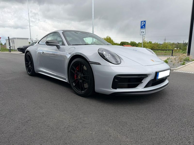 Porsche 911 (2023) Carrera 4 GTS - fotka 7 z 24