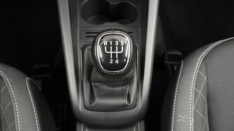 Škoda Fabia 1.0 TSI Ambition Combi - fotka 23 z 24