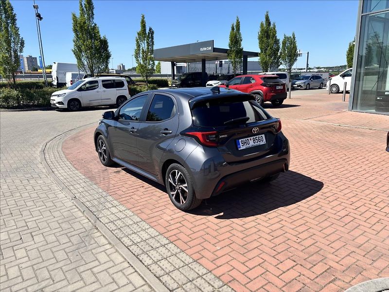 Toyota Yaris 1,5 HEV Style - fotka 3 z 11