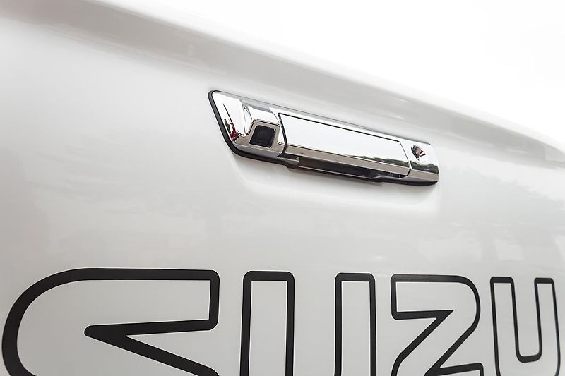 Isuzu D-Max 1,9 D AT 4x4  LSE DoubleCab - fotka 8 z 19