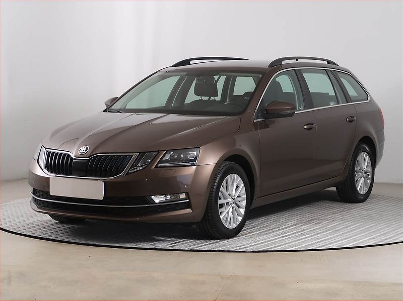 Škoda Octavia (2018) 1.6 TDI, Navi, Tempomat - fotka 2 z 16