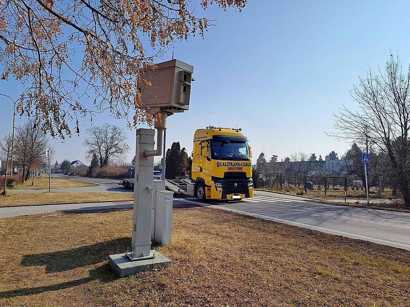 Už několik let měří rychlost radar v ulici Na Valtické v Břeclavi. Za překročení povolené rychlosti dostávají řidiči pokuty.