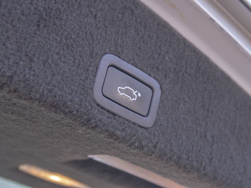 Volvo XC60 (2011) ČR 2.0D 120KW – TAŽNÝ - fotka 41 z 54