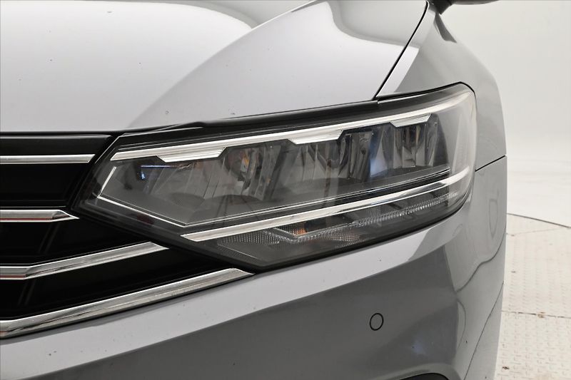 Volkswagen Passat 2,0 TDI 110 kW DSG Business Zá - fotka 30 z 32