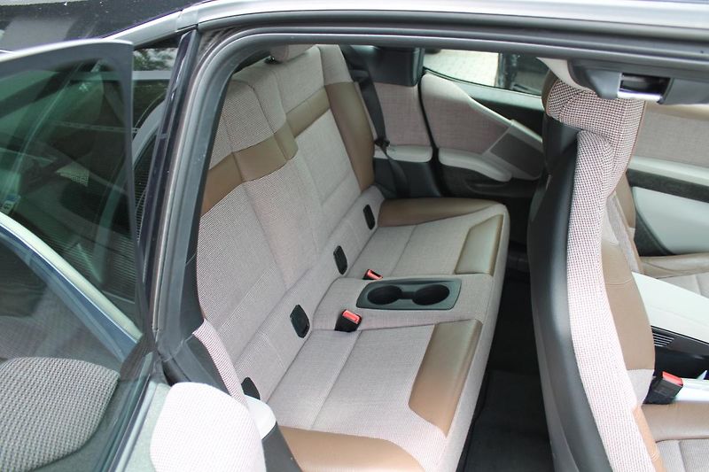 BMW i3 (2017) s 135kW Harman Kardon - fotka 29 z 36