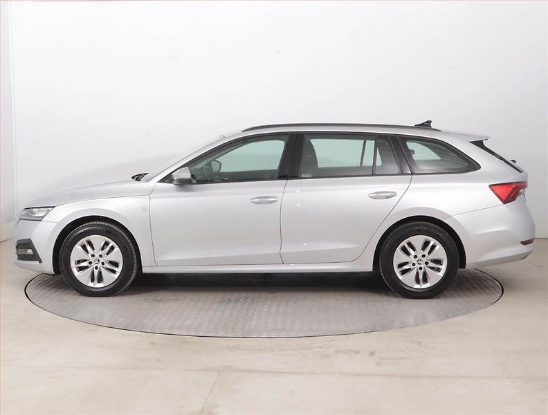 Škoda Octavia (2022) Ambition 2.0 TDI, ČR,1.maj - fotka 3 z 15