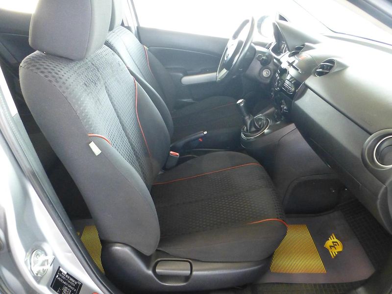 Mazda 2 (2012) 1,3i 55KW*KLIMA+ SADA KOL - fotka 17 z 26