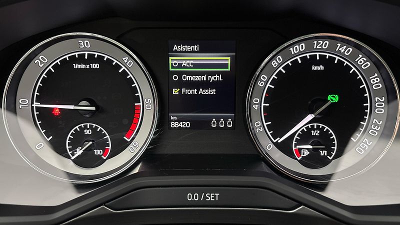 Škoda Superb 2.0 TDI DSG Style Combi - fotka 10 z 31