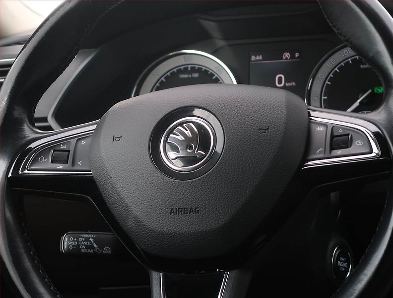 Škoda Superb (2018) Laurin&Klement 2.0 TDI, 4X4 - fotka 16 z 25