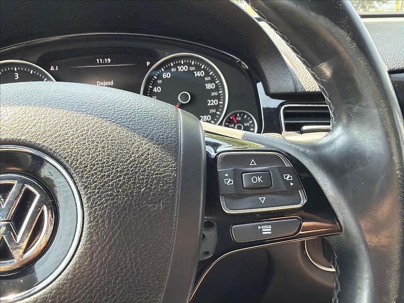 Volkswagen Touareg 3,0 TDi 180 Kw Highline tažné - fotka 21 z 38