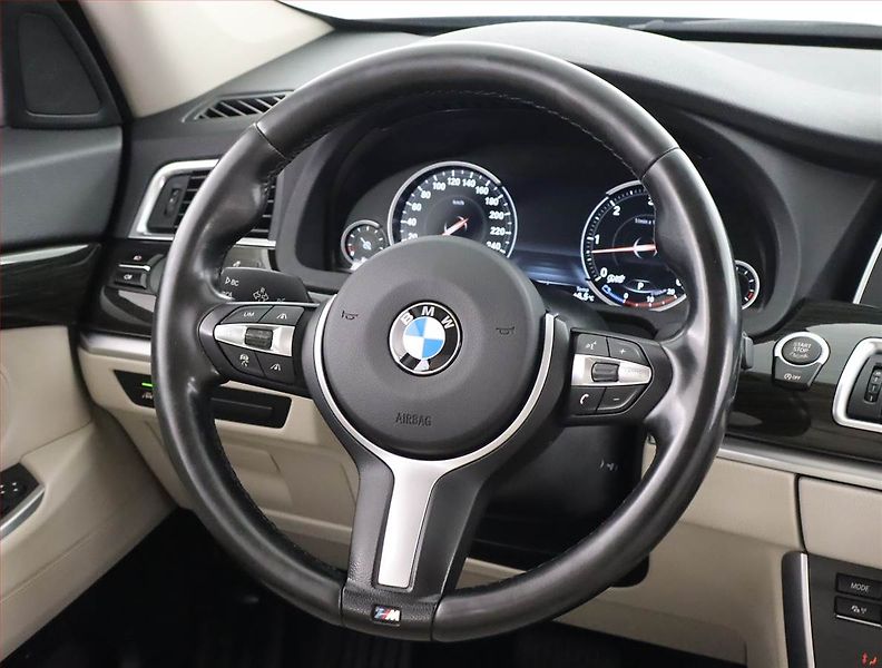 BMW Řada 5 (2017) 530d xDrive GT - fotka 17 z 26