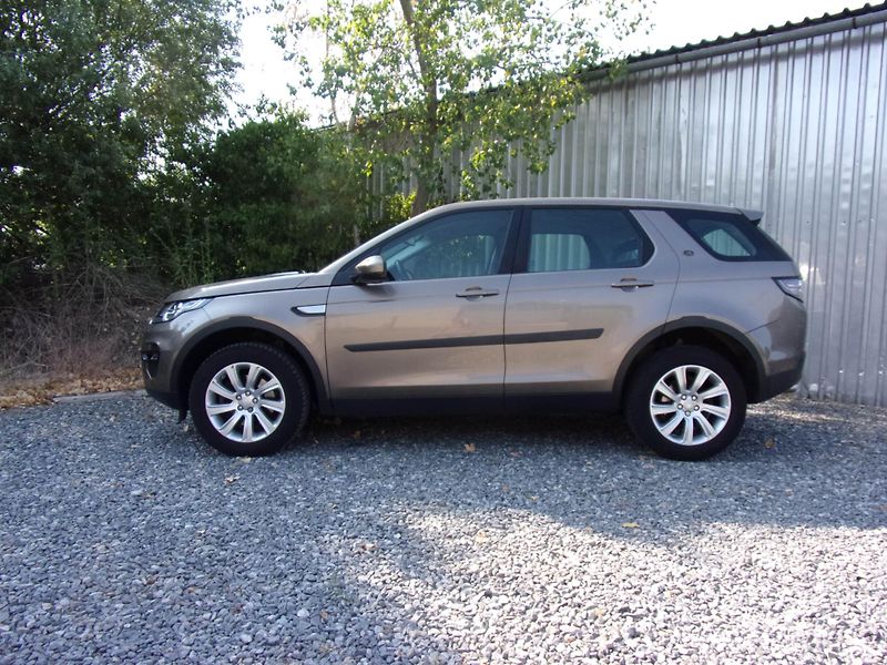 Land Rover Discovery Sport (2015) 2.2D 4X4 110kW AUTOMAT KŮŽE KM - fotka 8 z 24