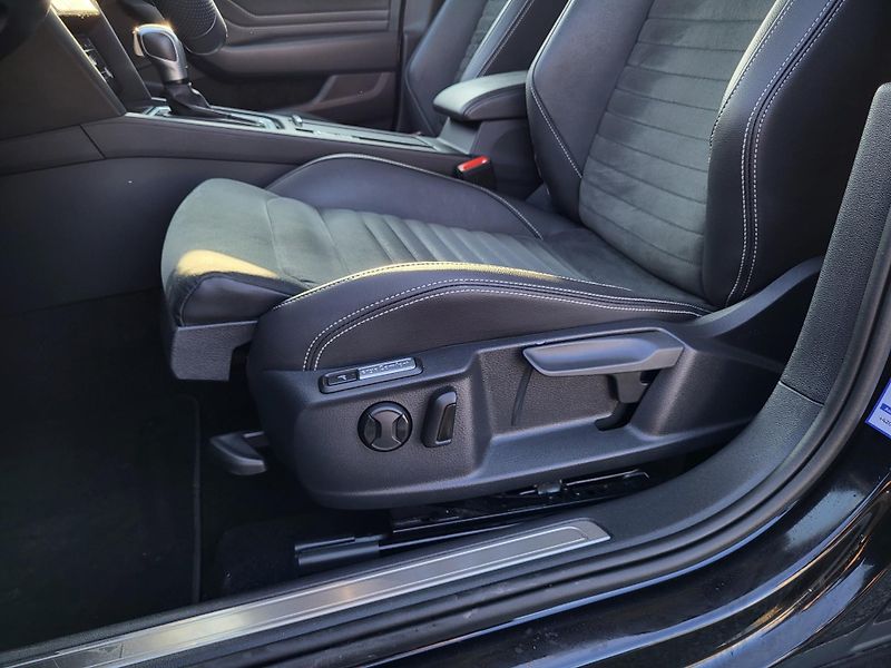 Volkswagen Passat 1.4 TSI PHEV GTE HYBRID - fotka 27 z 48