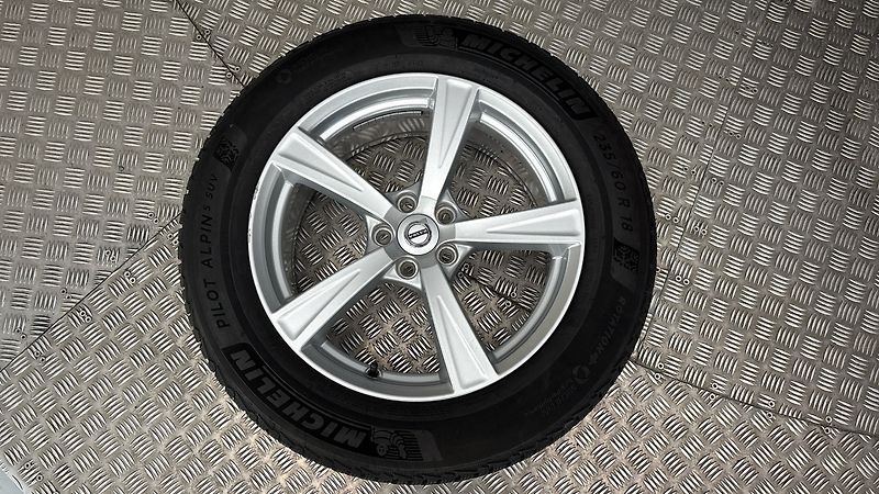 Volvo XC90 2.0 B5 AUT AWD Inscription - fotka 33 z 33