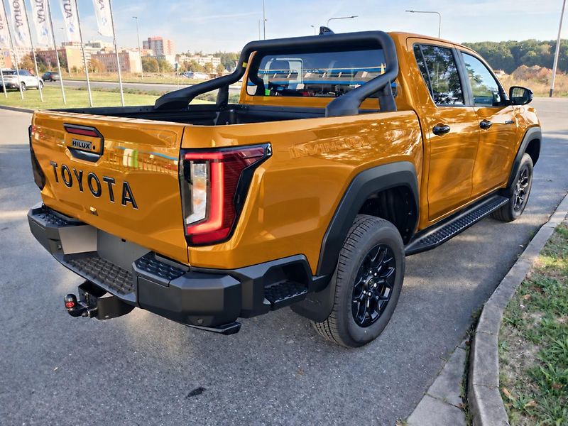 Toyota Hilux 2.8L Diesel 48V MHEV - 4x4 - 6 - fotka 2 z 8