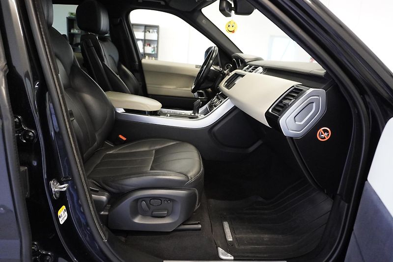 Land Rover Range Rover Sport 3.0 TDV6 HSE 4WD - fotka 31 z 35