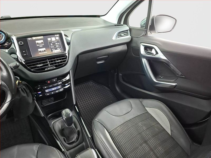 Peugeot 2008 (2015) 1.6 e-HDi, Tempomat - fotka 8 z 18