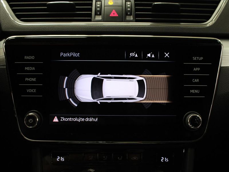 Škoda Superb 2,0 TDI DSG LED 1.majitel - fotka 24 z 37