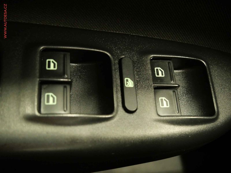 Škoda Octavia (2005) 1.9TDi, AC, výhřev sed. - fotka 14 z 23