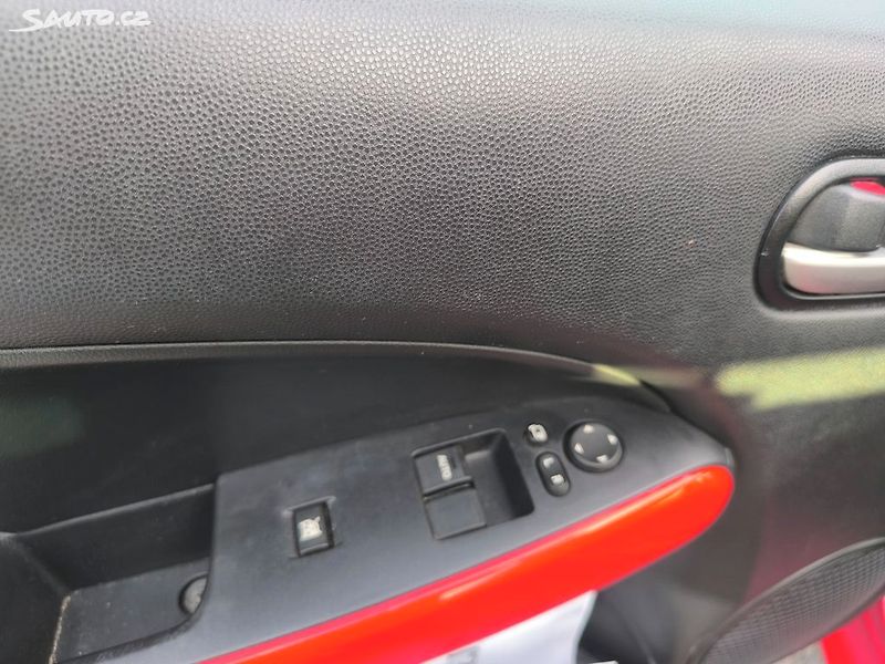 Mazda 2 1,3i,KRÁSNÁ,SERVISKA,70KM,1MAJ - fotka 14 z 22