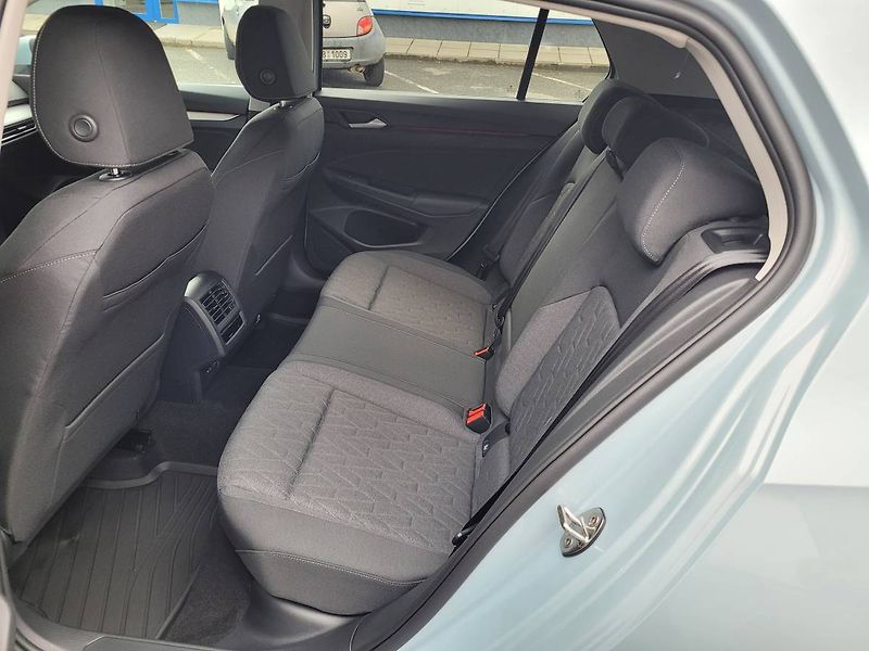 Volkswagen Golf (2025) 1.5 TSI People - fotka 41 z 54