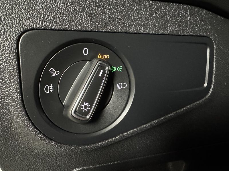Volkswagen Tiguan 2,0 TDi  DSG R-Line IQ Light K - fotka 18 z 46