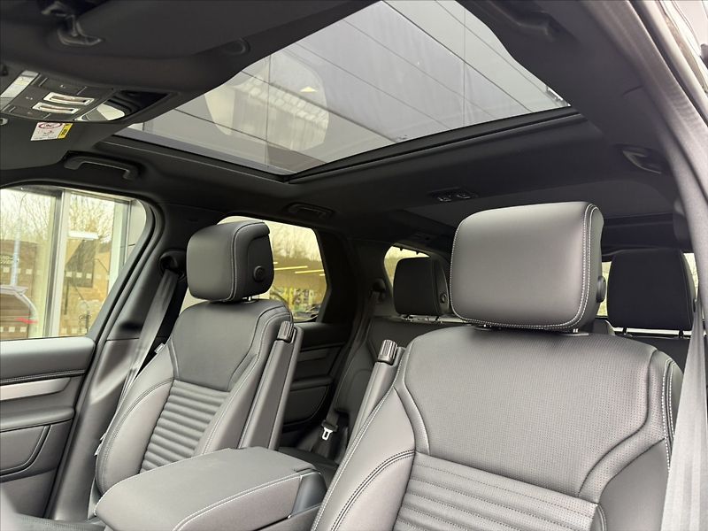 Land Rover Discovery (2026) 3,0 DYNAMIC SE D250 - fotka 15 z 33