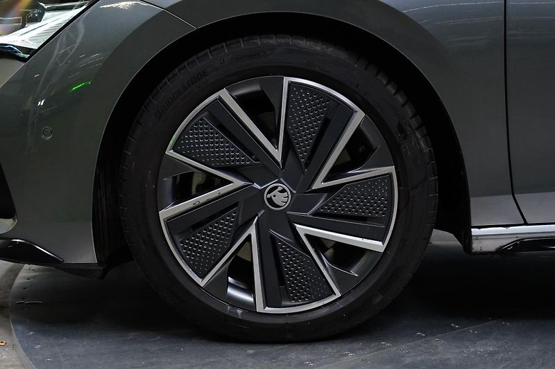 Škoda Superb - fotka 10 z 28