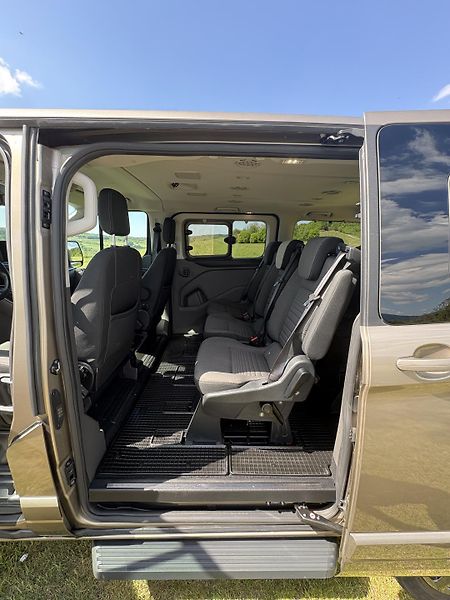 Ford Tourneo Custom (2021) 2,0 EcoBlue  - fotka 11 z 23
