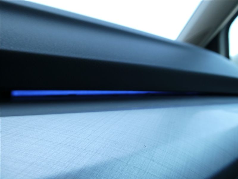 Volkswagen Golf 2,0 VIII TDi 2x kola,LED,CEBIA - fotka 37 z 50