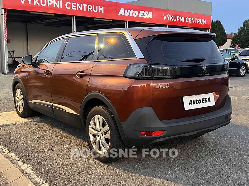 Peugeot 5008 (2021) 1.2PT, 1.maj,ČR, Active, LED - fotka 2 z 3