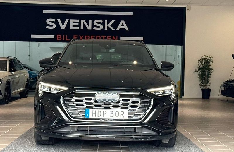 Audi Q8 e-tron 55 Q SoH 97% 360k Pano Vzduch - fotka 8 z 38