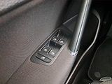 Volkswagen Golf (2017) Comfortline 1.6 TDI, Automat - náhled 28